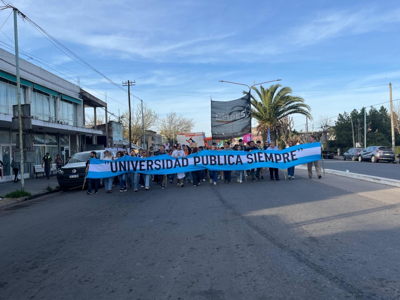 Masiva marcha a favor de la ley de financiamiento universitario